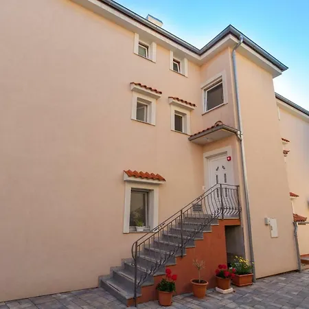 Apartments Jadranka Malinska Exterior photo
